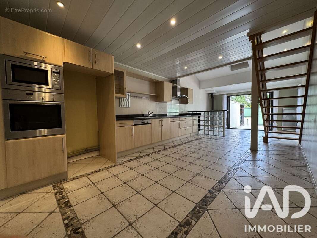 Maison 188 m² à Liverdy-En-Brie  - photo 2