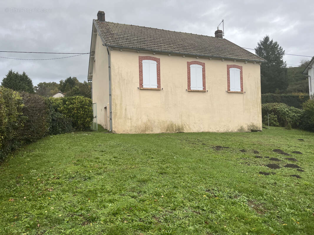 Maison à YDES