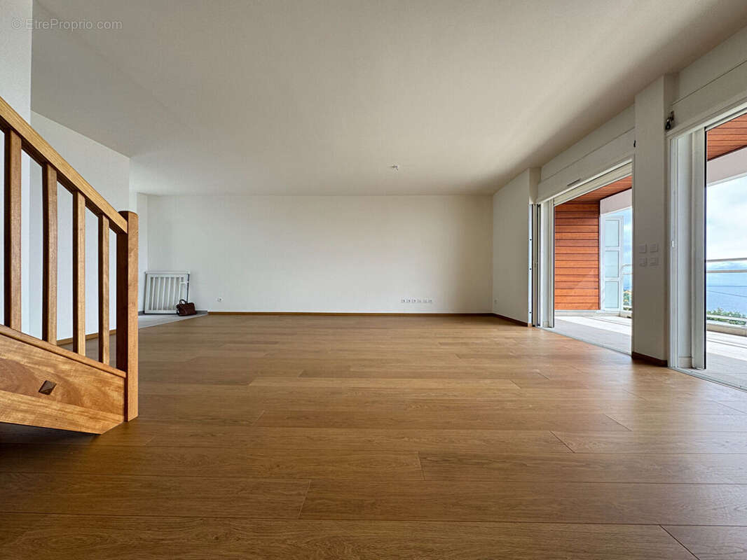 A VENDRE - Bellepierre - Appartement T4 neuf de 173 m2 de surface totale dans une copropriété de standing - photo 3