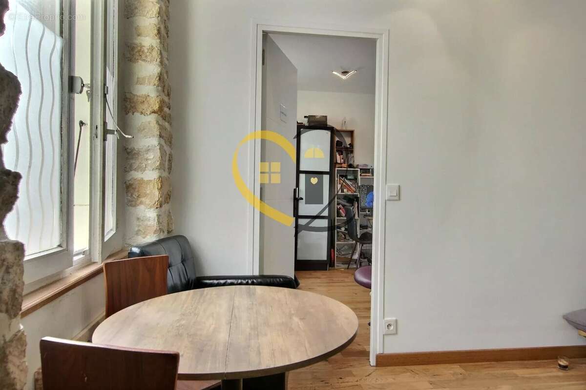 Appartement à CHARENTON-LE-PONT
