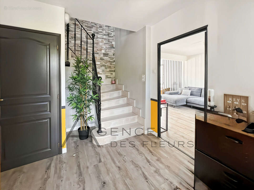 Maison  6 pièce(s) 150 m2 - photo 3