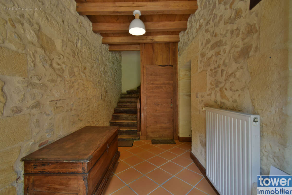 Proche Bergerac belle propriété de 4 hectares, demeure en pierre avec dépendances - photo 12