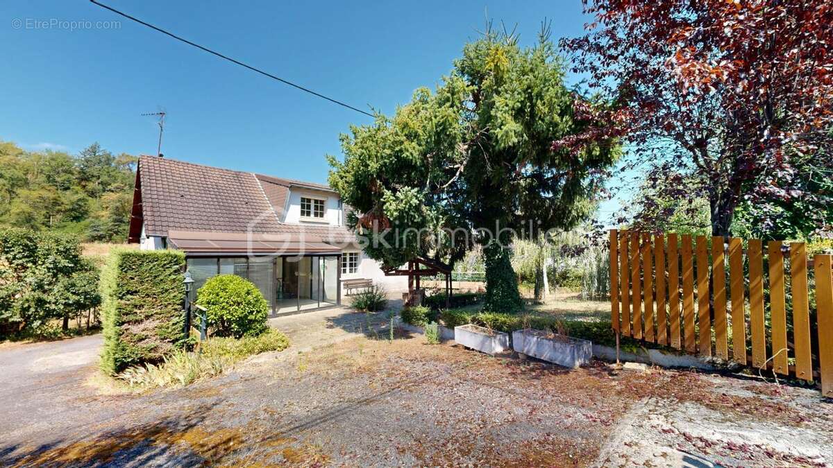 Maison lumineuse avec deux terrasses et parking à vendre ! - photo 3