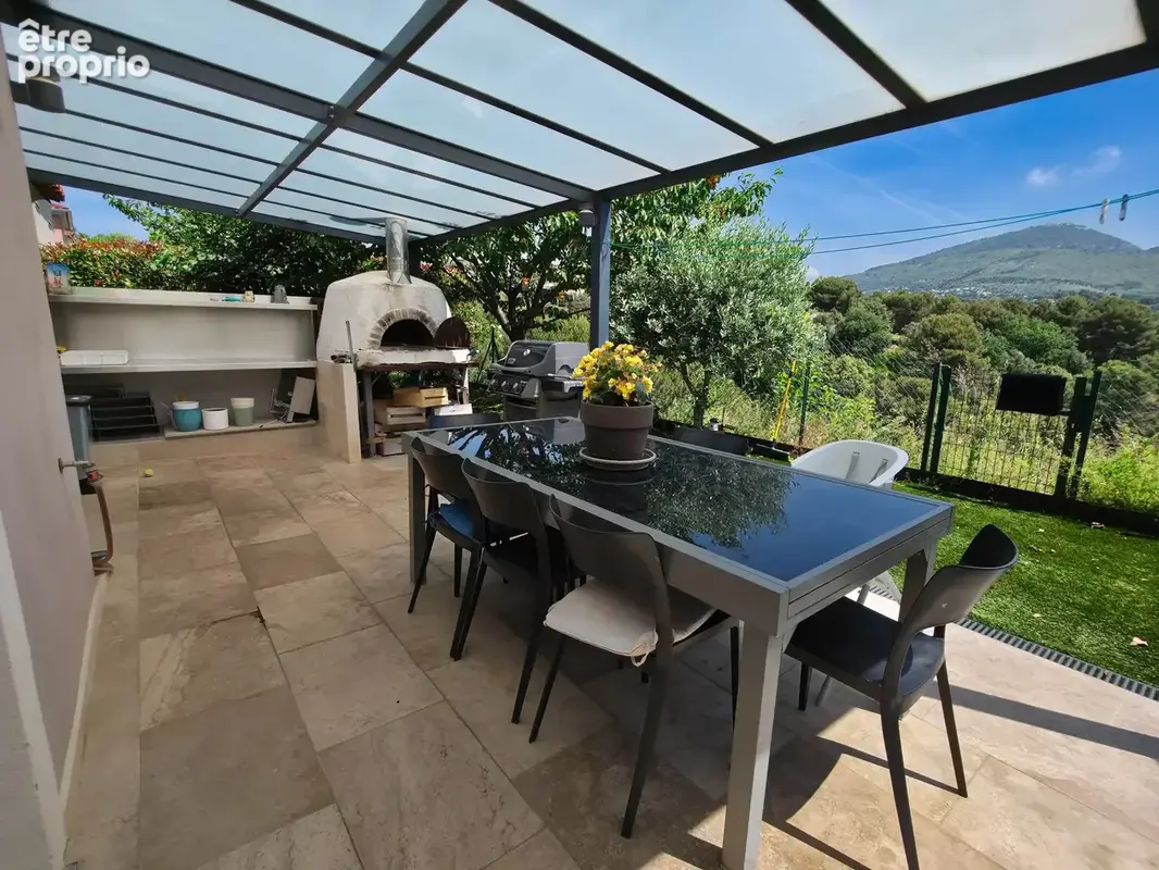 ST ROMAN, NICE OUEST – Maison individuelle 4P avec jardin, double garage et piscine dans la résidence - photo 2
