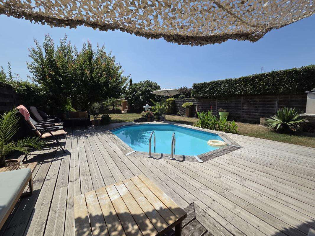 Superbe maison renovee offrant 132m² sur 495m² ac piscine !! - photo 14