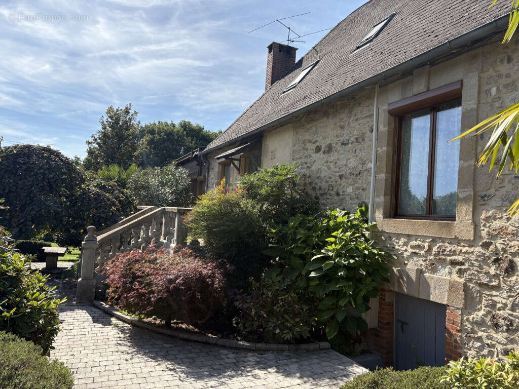 Maison à ARNAC-POMPADOUR