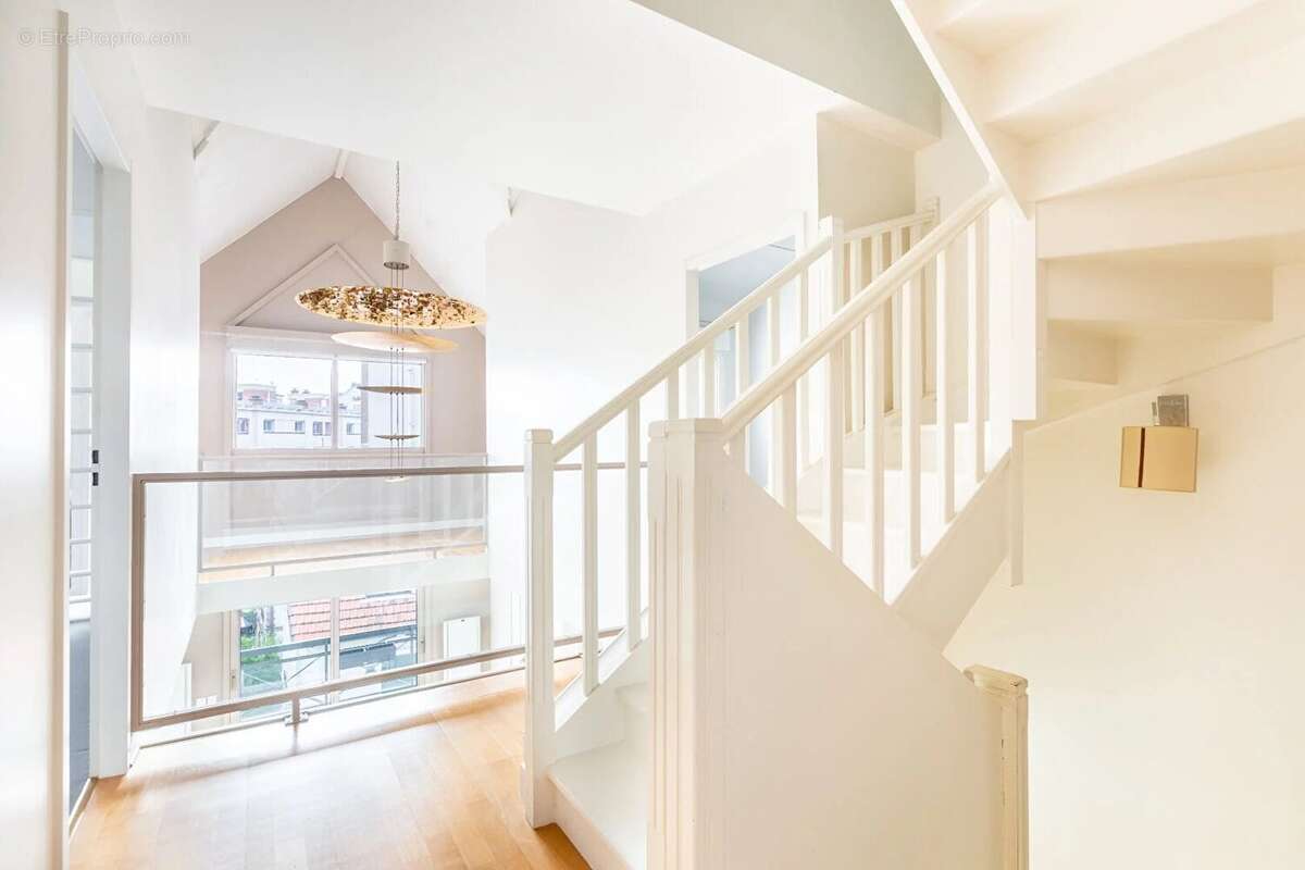 Appartement à LA GARENNE-COLOMBES