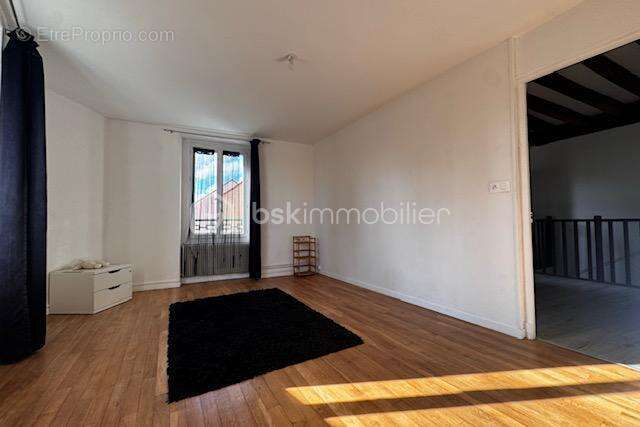 Maison à OLLAINVILLE