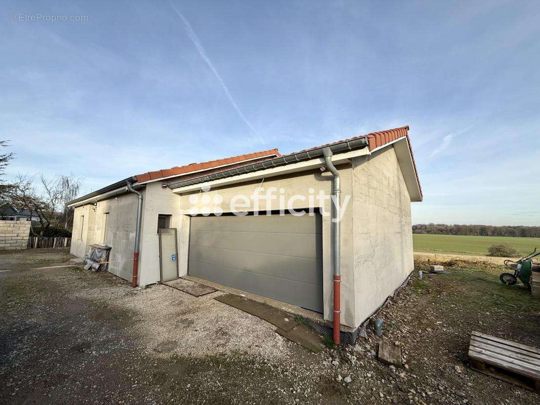 Maison à VIVIERS-SUR-CHIERS