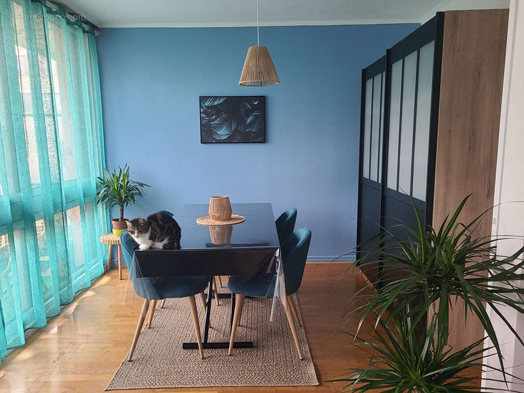 Appartement à FONTENAY-LE-FLEURY