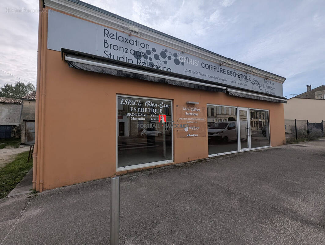 Commerce à ETAULIERS