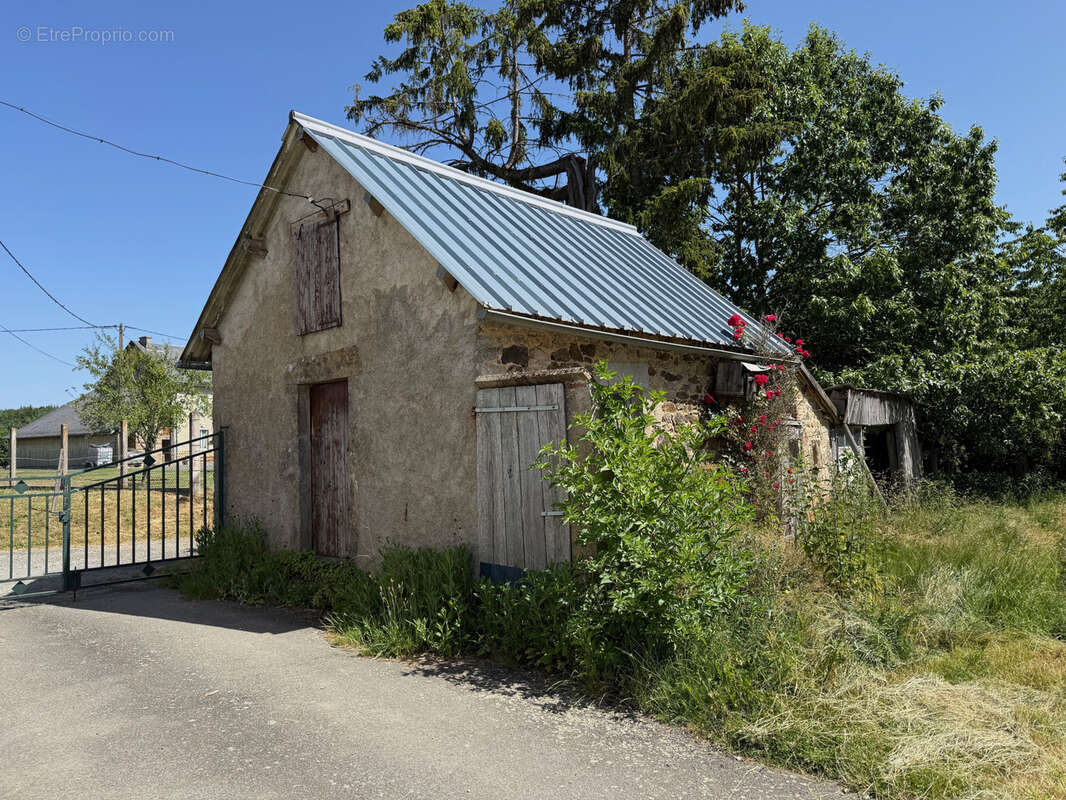 Maison à SAINT-JULIEN-LA-GENESTE