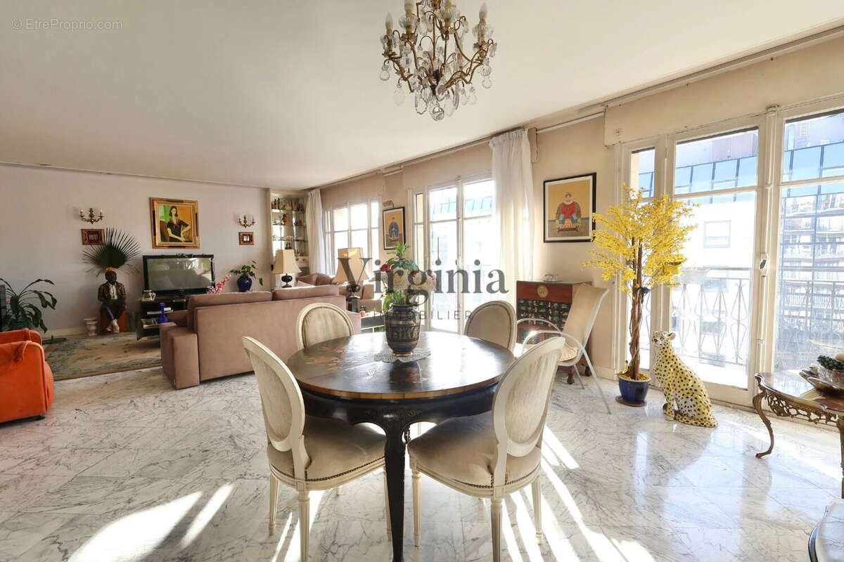 Appartement à CHARENTON-LE-PONT