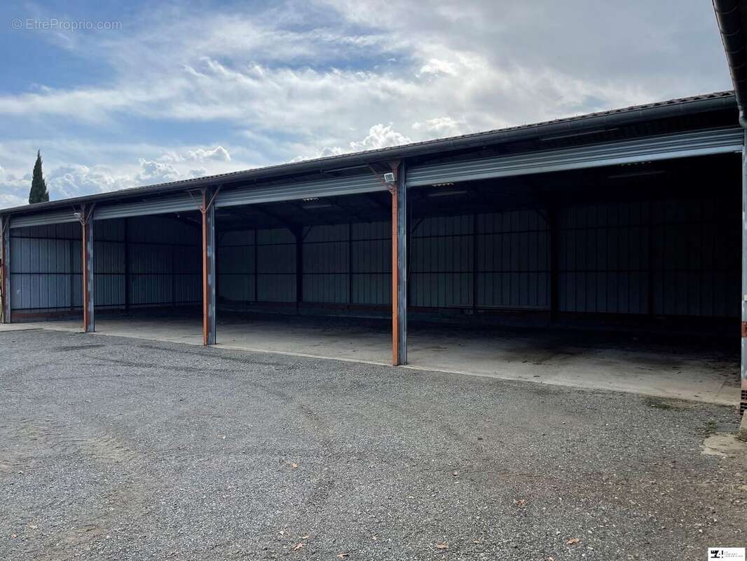 Parking à MARTRES-TOLOSANE