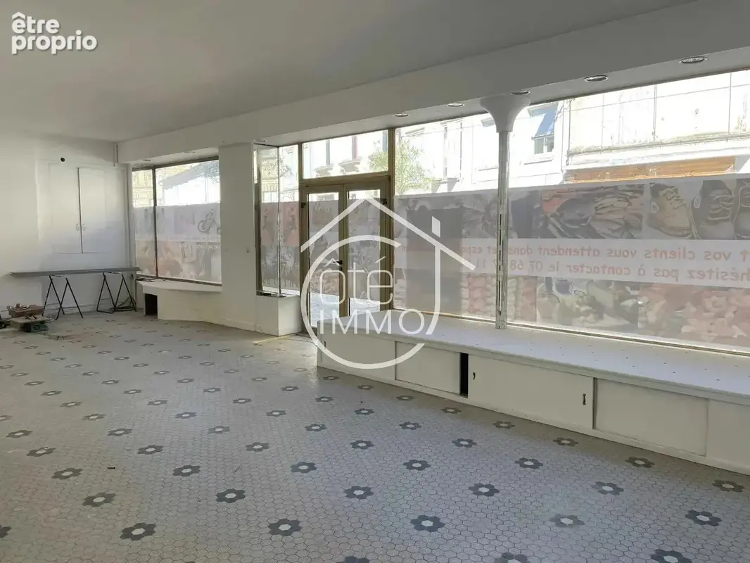 Castillon-la-Bataille: Local commercial avec cave et studio - photo 2
