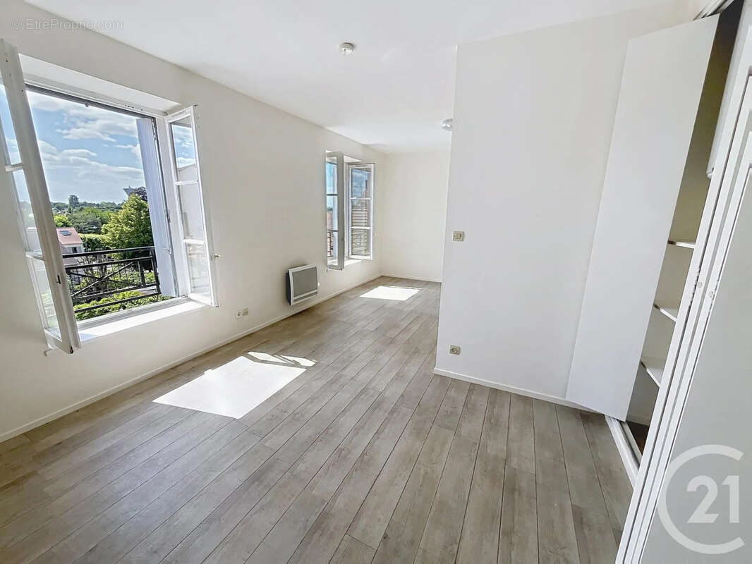 Appartement à BRIE-COMTE-ROBERT