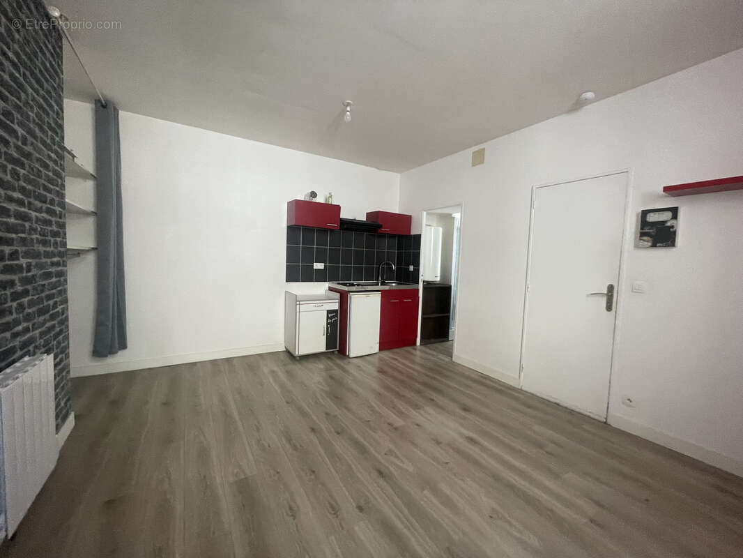 T2 en plein centre ville de LAVAL - Rive gauche  Idéal premier achat ou investissement locatif ! - photo 3