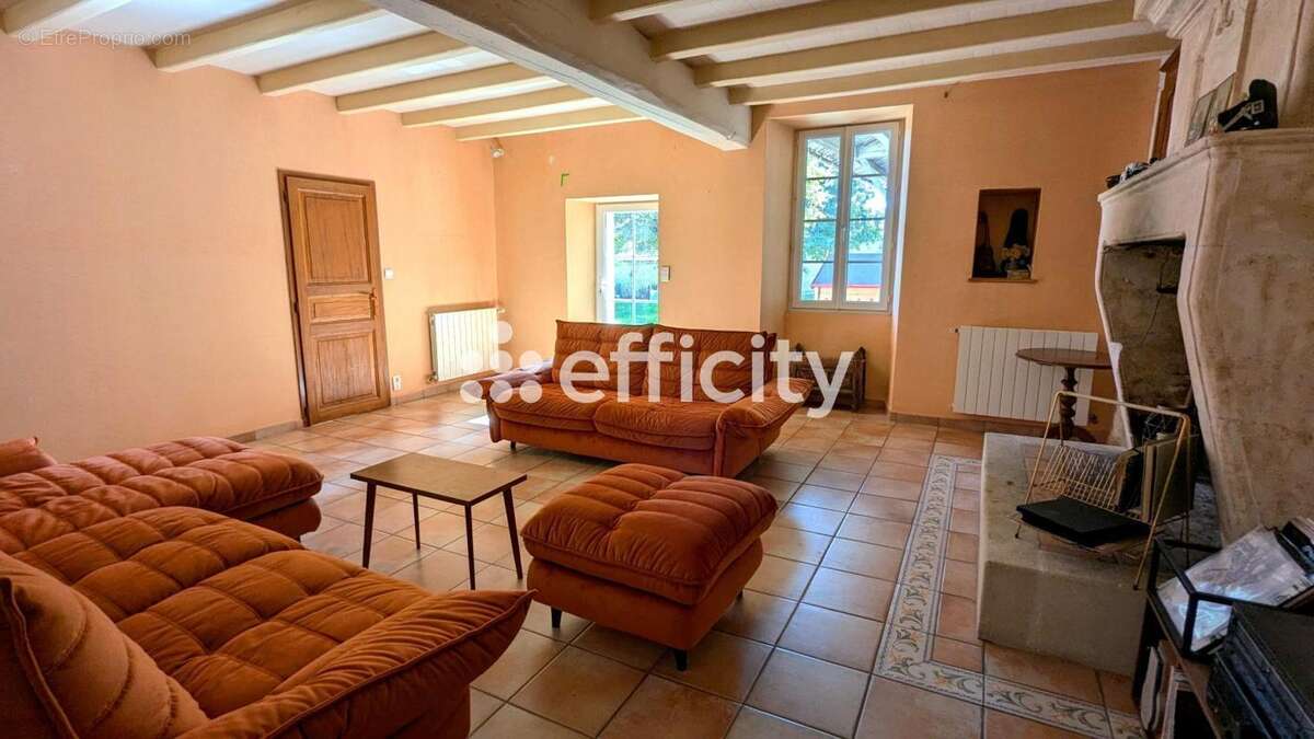 Maison à ANGEAC-CHAMPAGNE