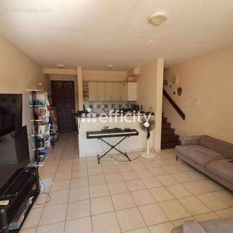 Appartement à REMIRE-MONTJOLY