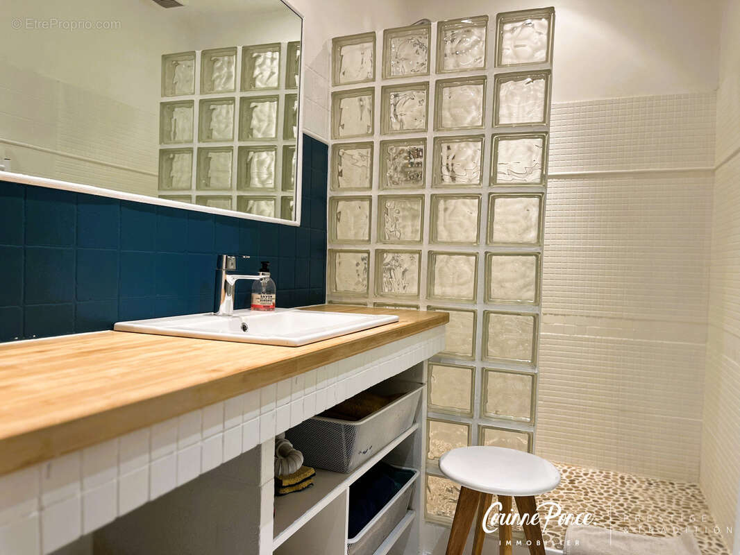 Nimes prefecture appartement p4 bourgeois entierement renove de 127 m2  avec chambre de bonne/atelier situe au - photo 9