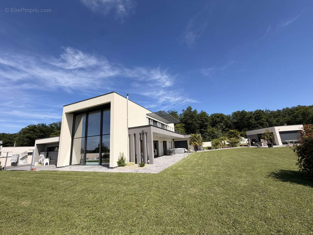 Maison à ESPINASSE-VOZELLE