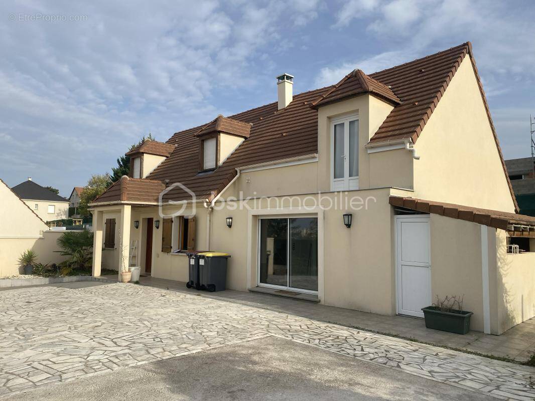 Maison à SAINT-PIERRE-DU-PERRAY