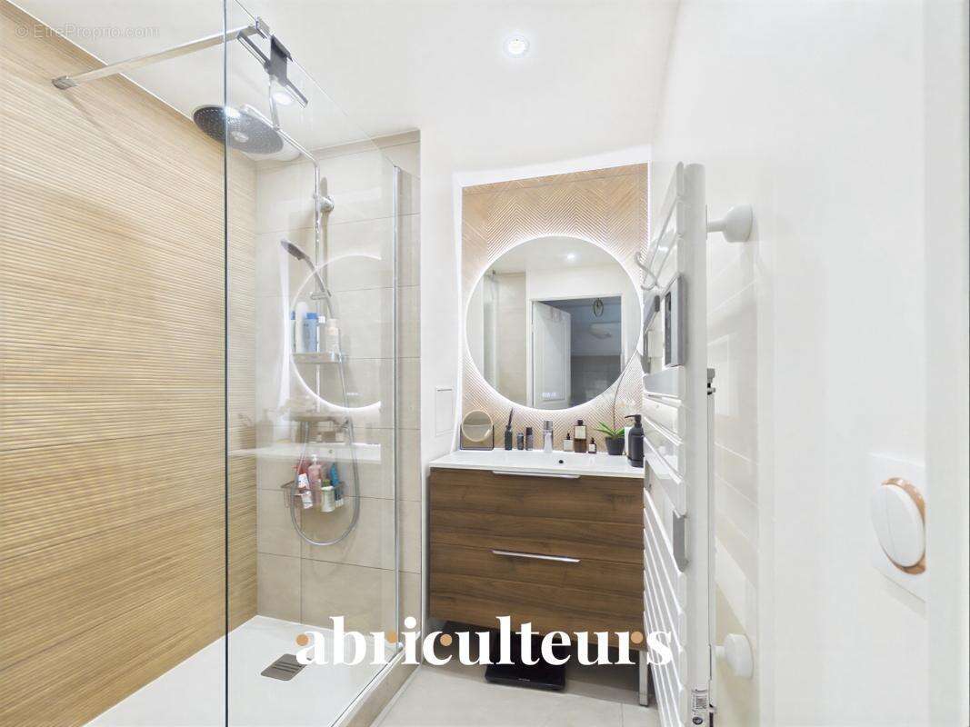 Appartement à LA GARENNE-COLOMBES