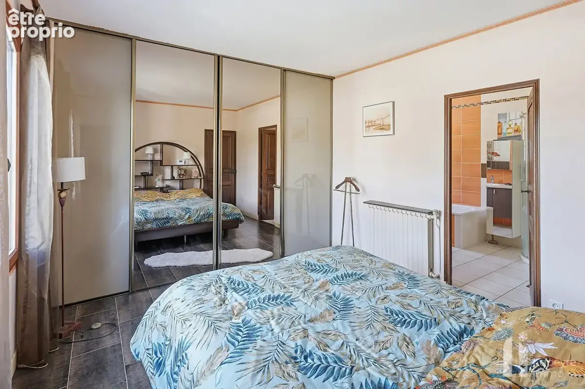 RARE - BOURG HAUTE-GOULAINE - Maison 4 chambres + 1 bureau - 188 m² - photo 9