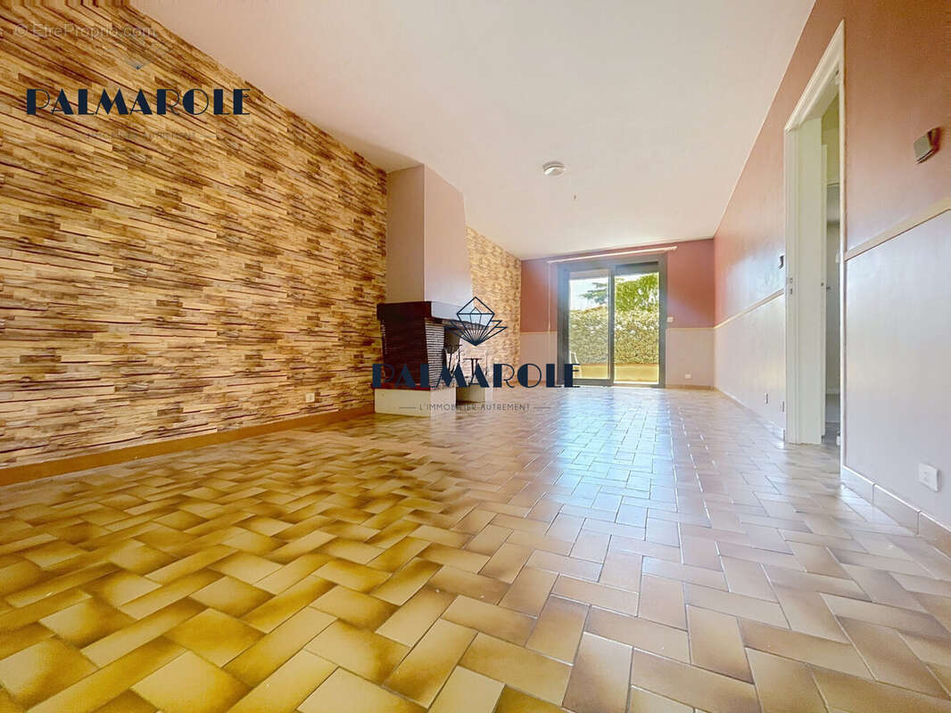 Maison 92 m² à Saint-Esteve  - photo 5