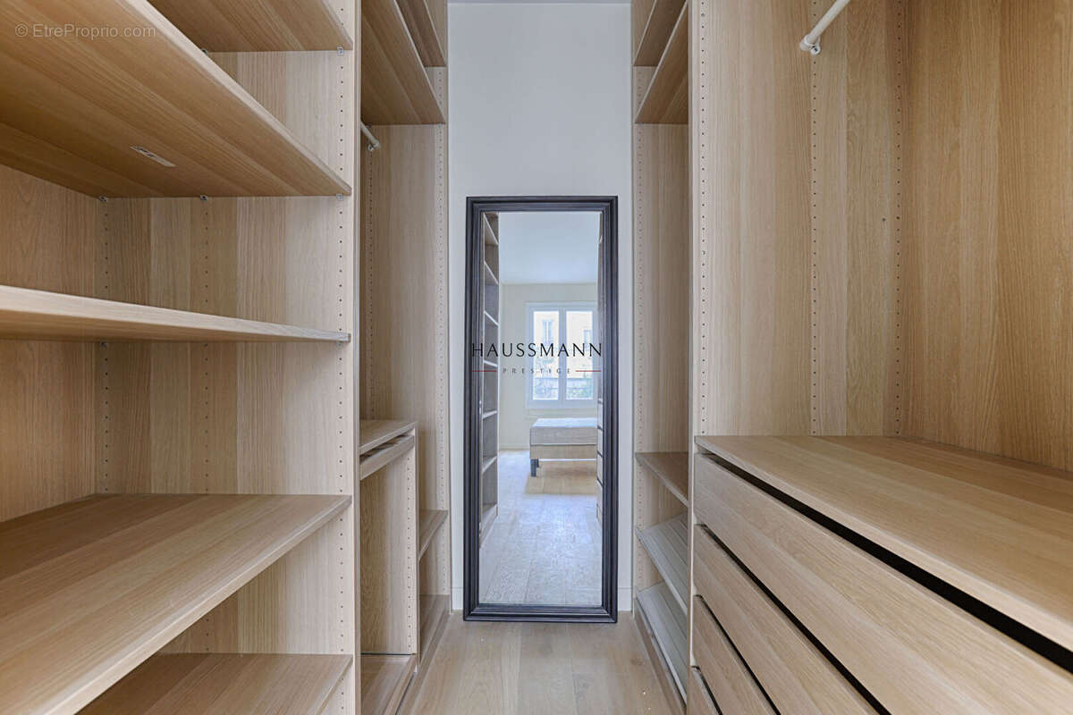 Appartement à NEUILLY-SUR-SEINE