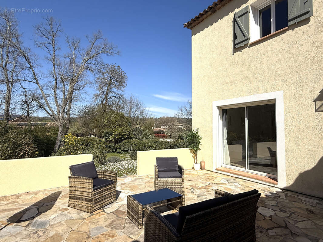 Maison à BAGNOLS-EN-FORET