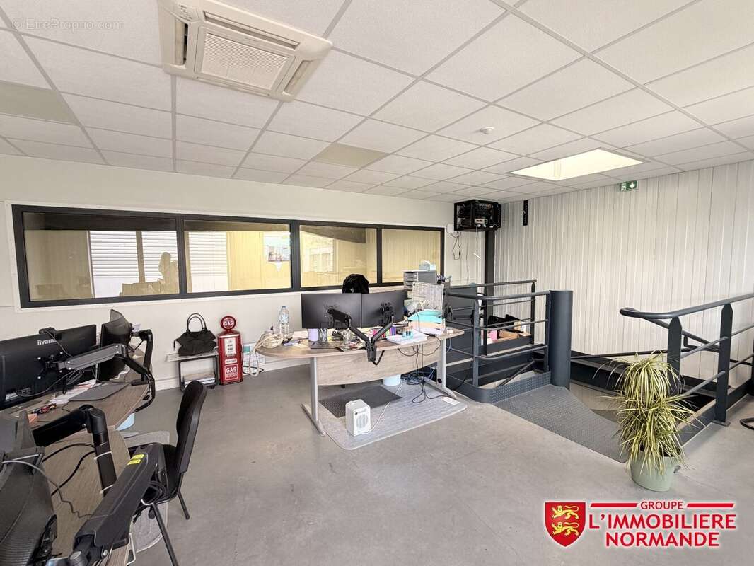 Local d'activité récent de 112 m²  Val-de-Reuil - photo 5