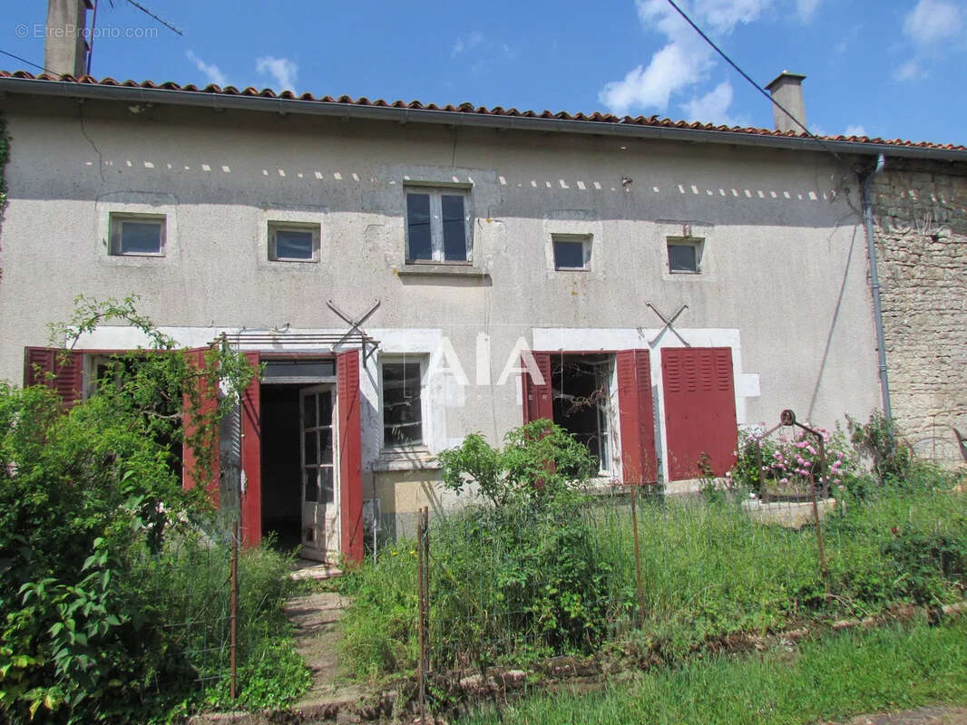 Maison à NANTEUIL-EN-VALLEE
