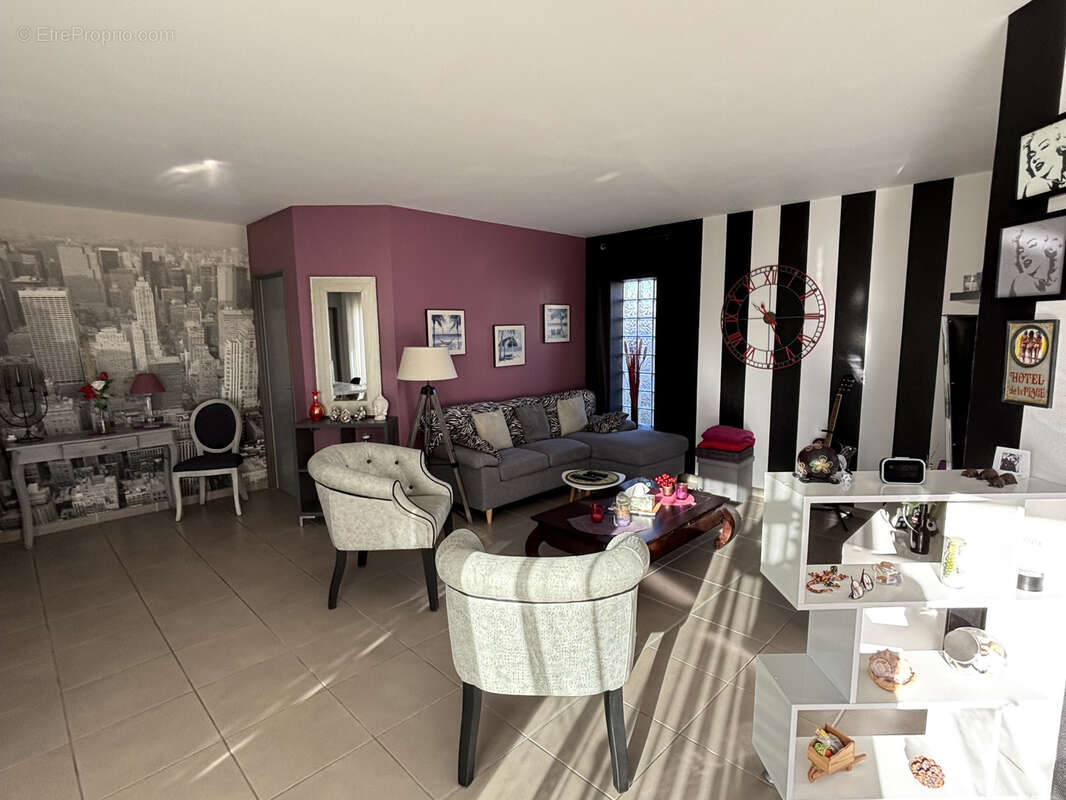 Maison à VARENNES-LE-GRAND