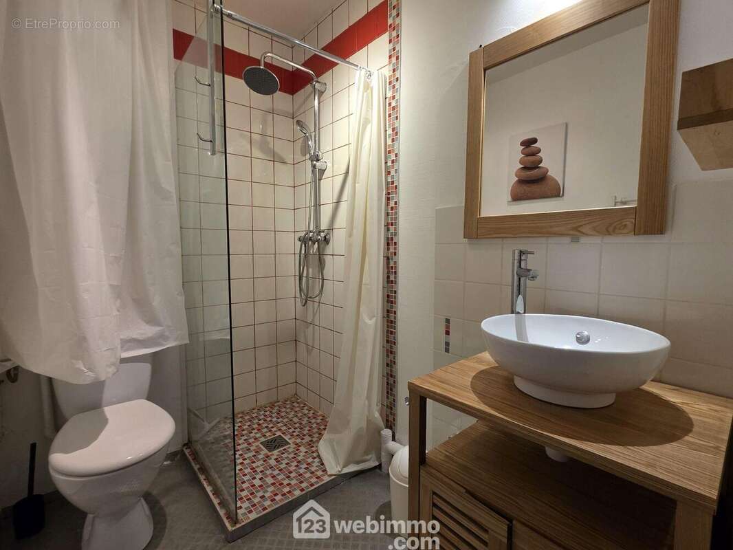 Salle d'eau avec WC