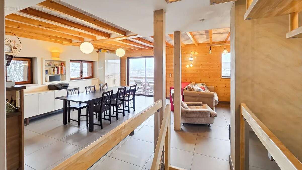 Maison à MONNETIER-MORNEX