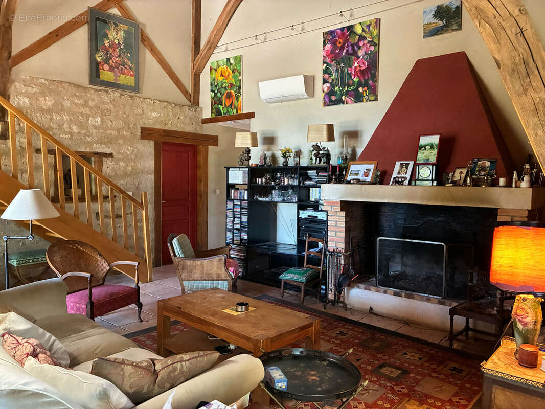 Maison à CASTELNAU-MONTRATIER