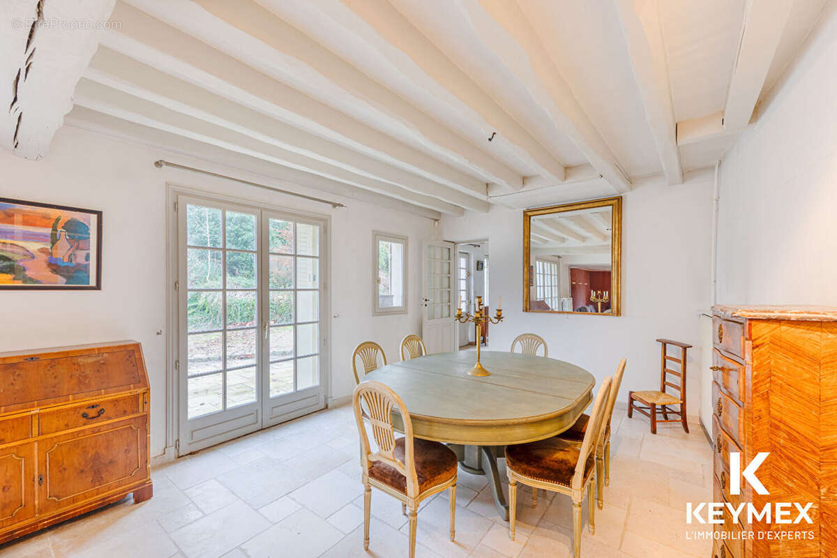 Maison bourgeoise 10  piéces,8 chanbres dont studio indépendant,dépendances sur 1615 M² de terrain plat - photo 6