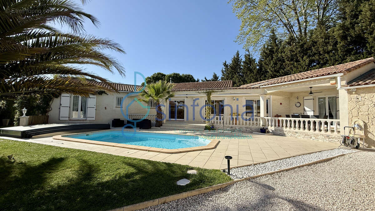 Maison à MONTAREN-ET-SAINT-MEDIERS