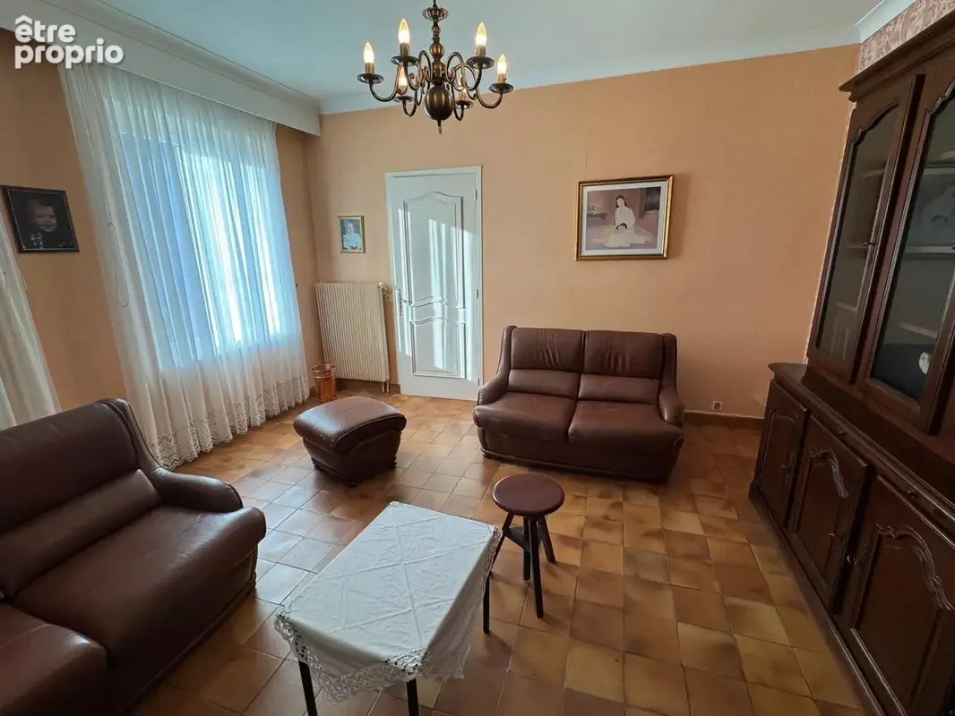  Élégante maison semi-individuelle – Centre-ville de Fourmies – 159 m² – Jardin arboré – Garage 45 m² - photo 11