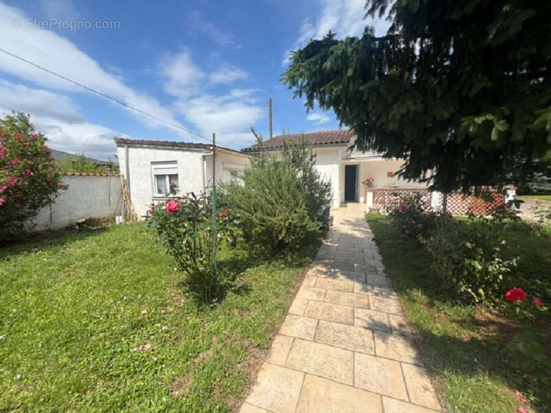 Maison à AIGUILLON