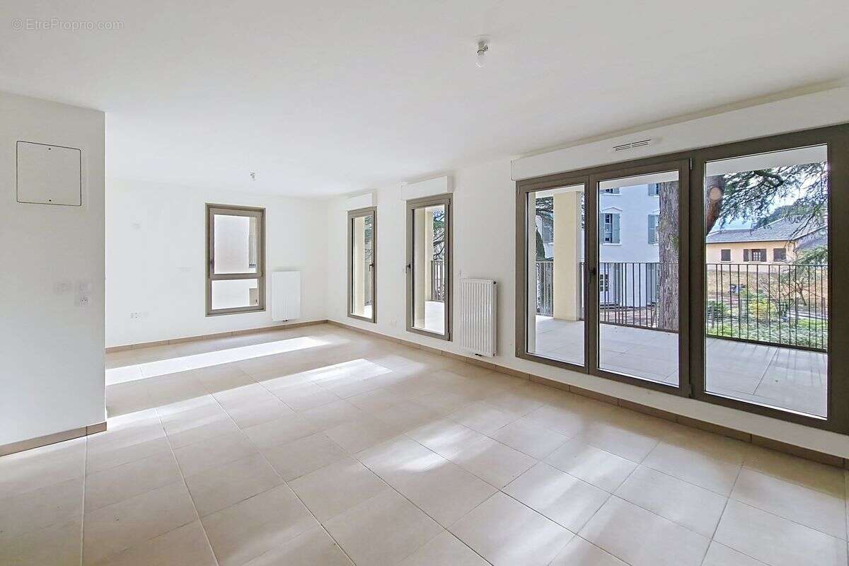 Appartement à MILLERY