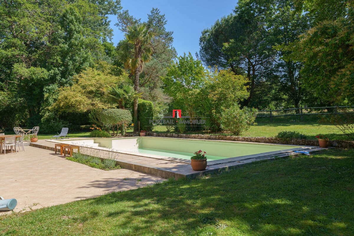 Maison 272 m² à Saint-Andre-De-Cubzac  - photo 2