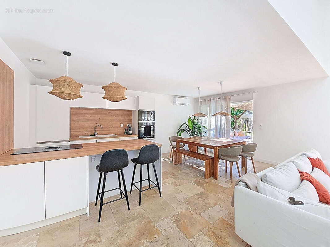 Maison à CARBON-BLANC