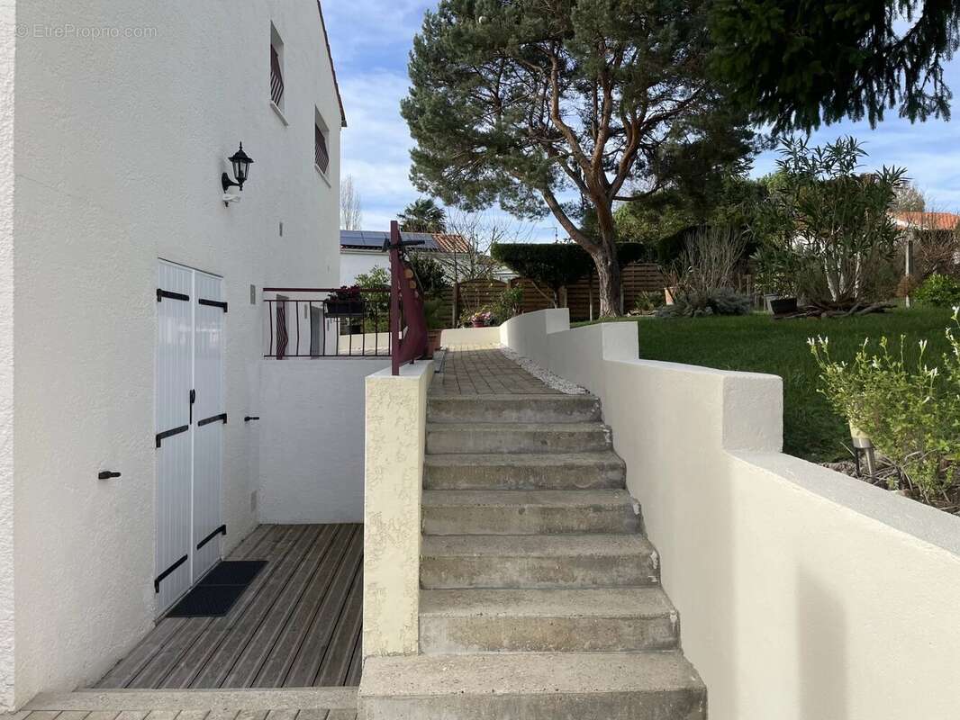 Maison familiale avec potentiel locatif à proximité de Saintes - photo 16