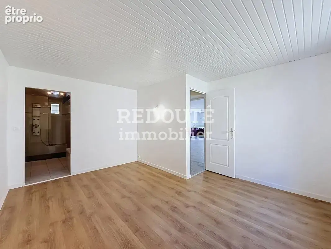 À vendre - plivot - maison de type 8 avec dépendance et cave - photo 4
