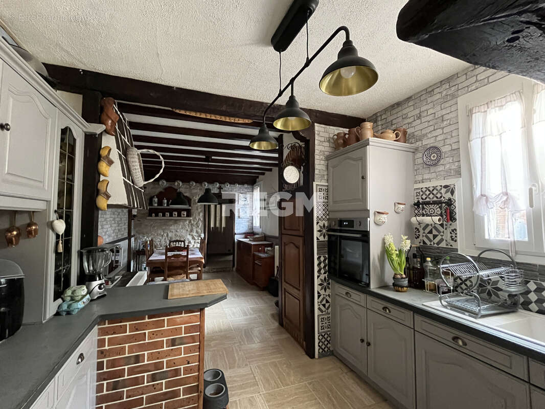 Maison à LA CHAPELLE-LA-REINE