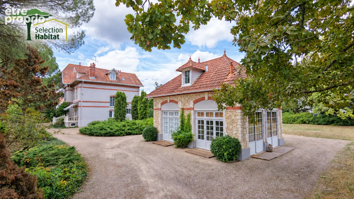 Demeure de caractère, maison d'amis et piscine sur un parc de 4 600 m² - photo 1