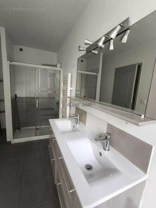 Maison rénovée, équipée dans village recherché - photo 7