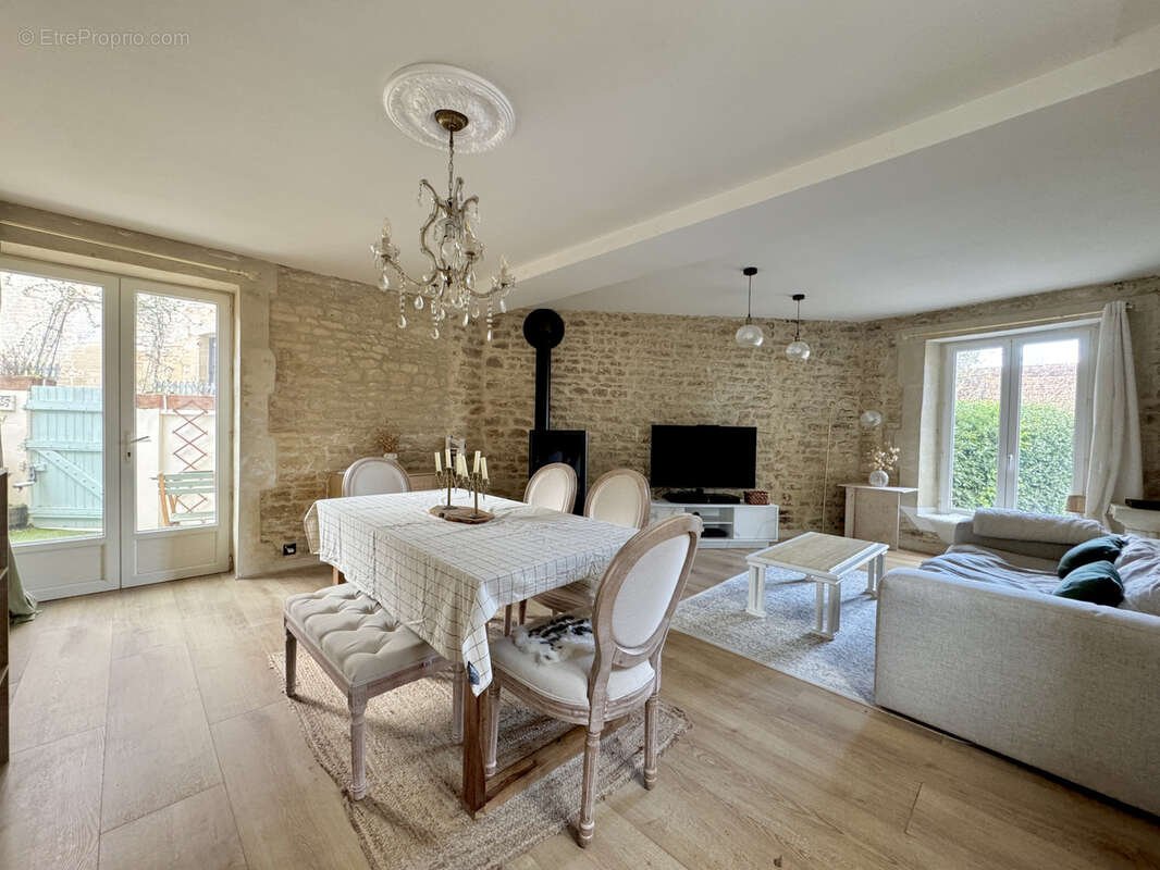 Maison à FONTAINE-HENRY